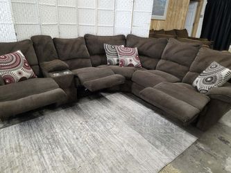 Reclining Sectional Sofa
Delivery options available!