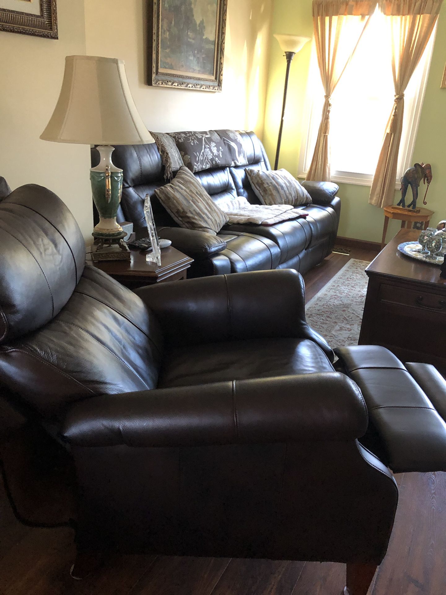 Single manual leather recliner chair