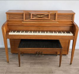 🚚 Free Piano – Delivery Only