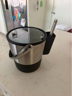 Insulated ice bucket