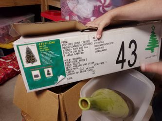 4 ft pre lit Christmas tree