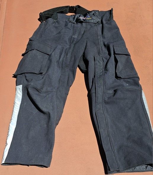 CyclePort® Premium Motorcycle Riding Pants. Sz. Large.
Excellent, Like-New Condition.
Current Version is $238
