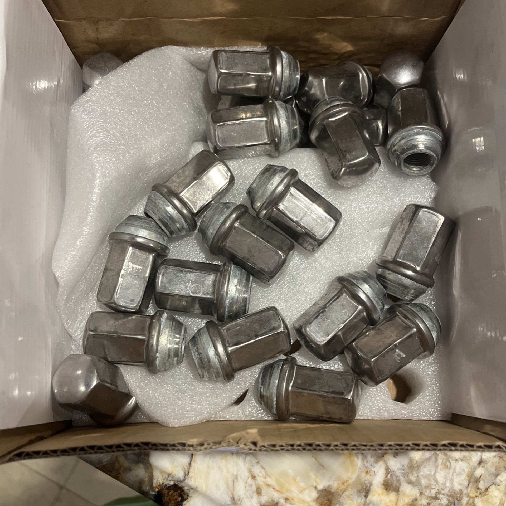 Silverado 1500 OEM Lug Nuts