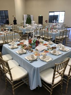 Blue round tablecloth.