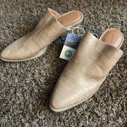 Woman’s Wedge Slides Size 9.5