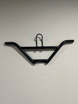 Cut throne bars
