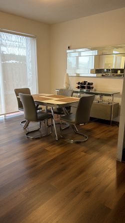 Dinning table with chairs