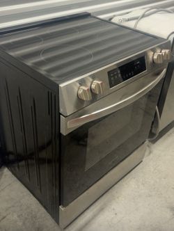 Frigidaire - 30 in. Wide 5 elements 5.3 Cu. Ft. Price Including Delivery