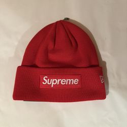 RED SUPREME BEANIE