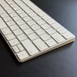 Apple Keyboard Lightning