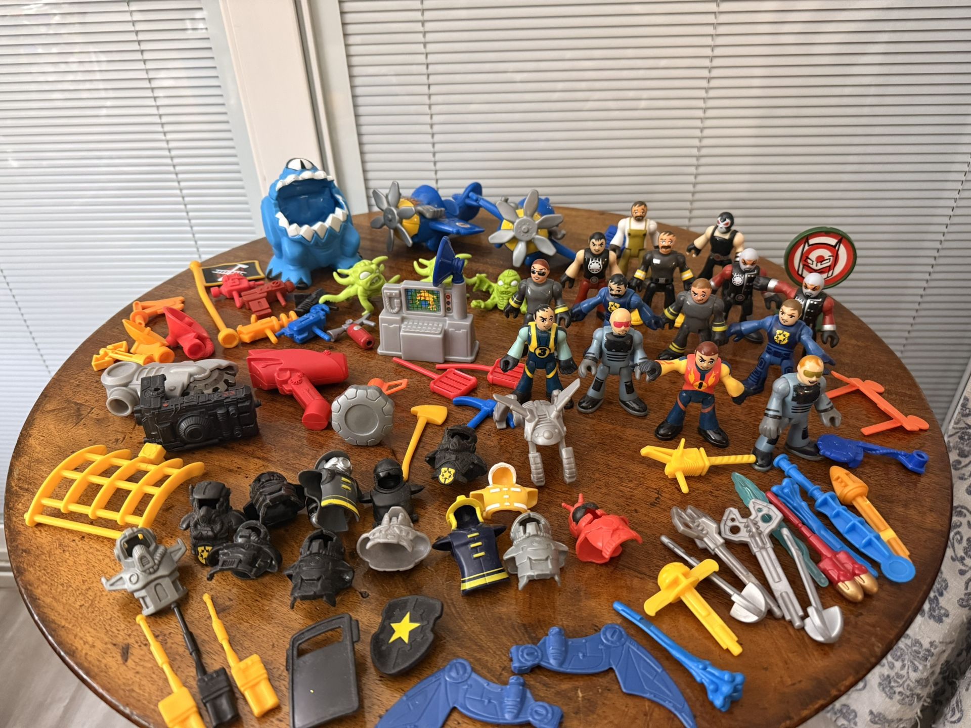 VTG HUGE BUNDLE of Fisher-Price Imaginext action figures and accessories