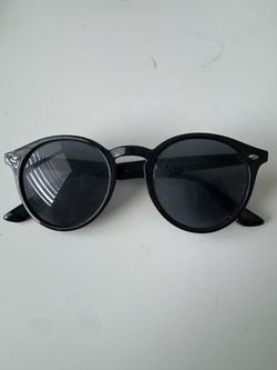 Classic Black Round Sunglasses - Retro Style
