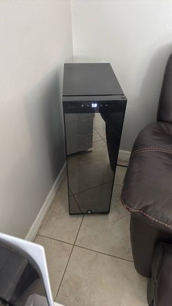 Black Mirror Glass Wine Cooler