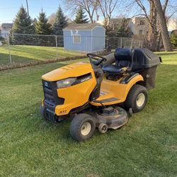 CubCadet Riding Lawnmower 
