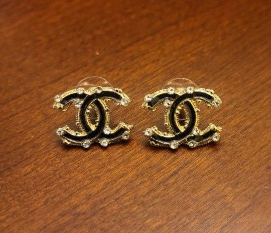 CC  EARRINGS 