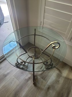 Round glass corner table