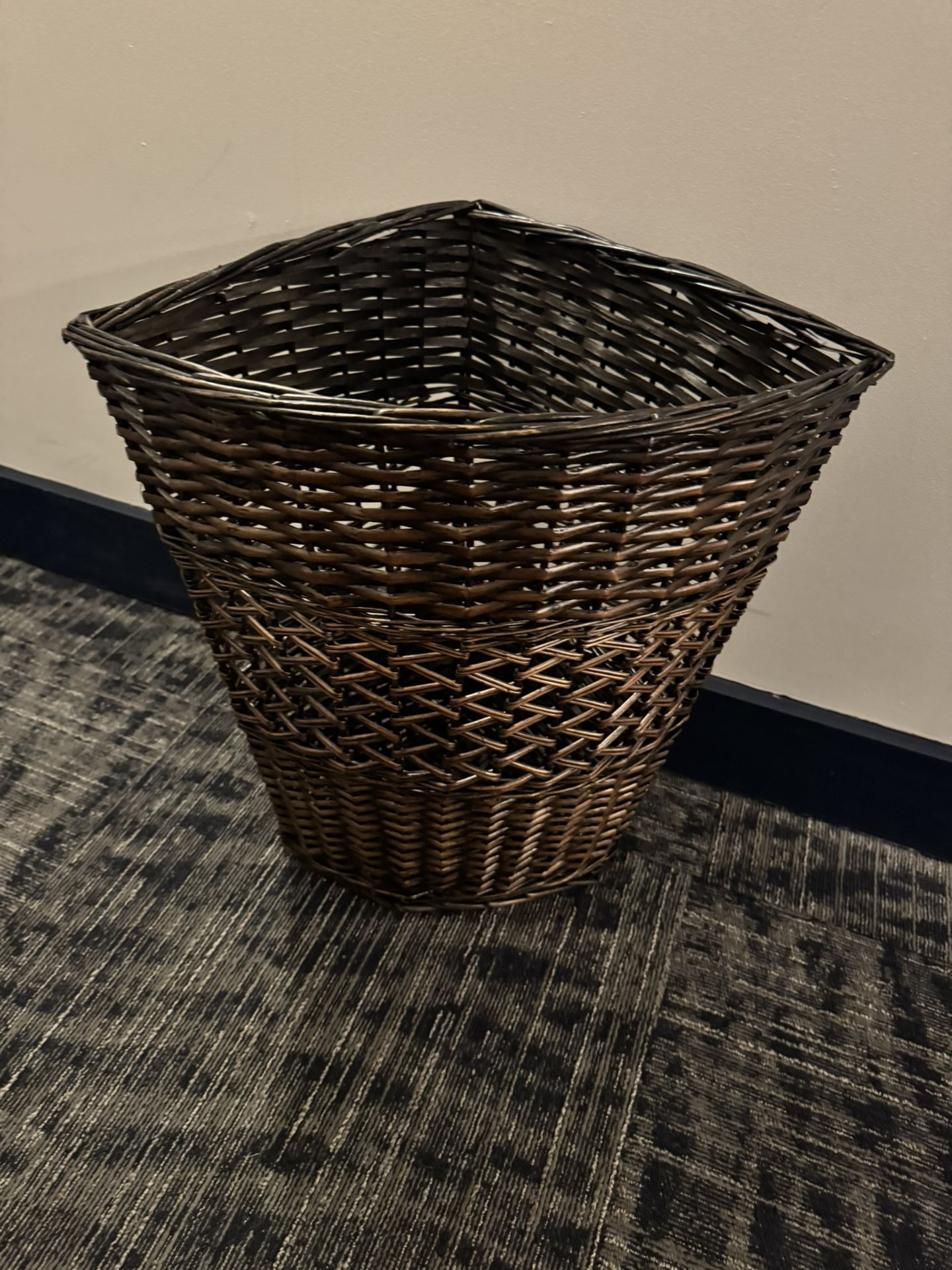 Corner wicker laundry basket, like new!