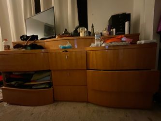 Large Wood Dresser with Multiple Drawers bedroom set