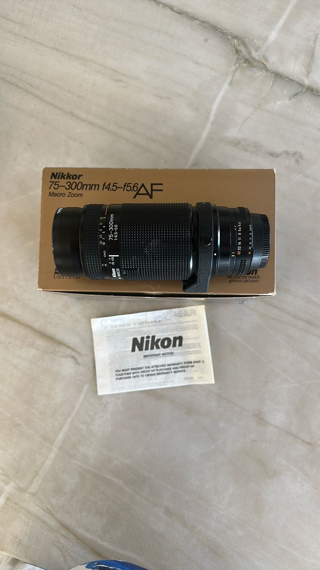 Nikon NIKKOR 75-300mm f4.5-f5.6 AF Lens