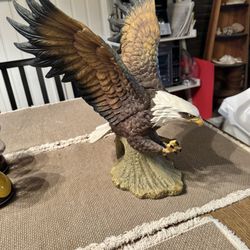Bald Eagle Statue 