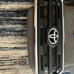 Tacoma SR5 Grill