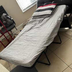 Ottoman with Pull Out Bed