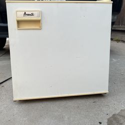 mini fridge 