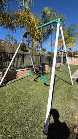 Kids swing