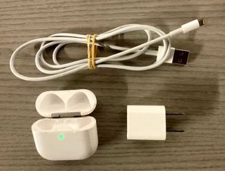 Apple 2nd Gen AirPods Charging Case with Charging Cable and Power Adapter