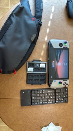 MSI Claw 8 AI+, 1tb + 3 256gb SD cards, case, keyboard