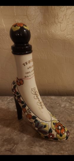 Teky Lady's high-heel ceramic decanter