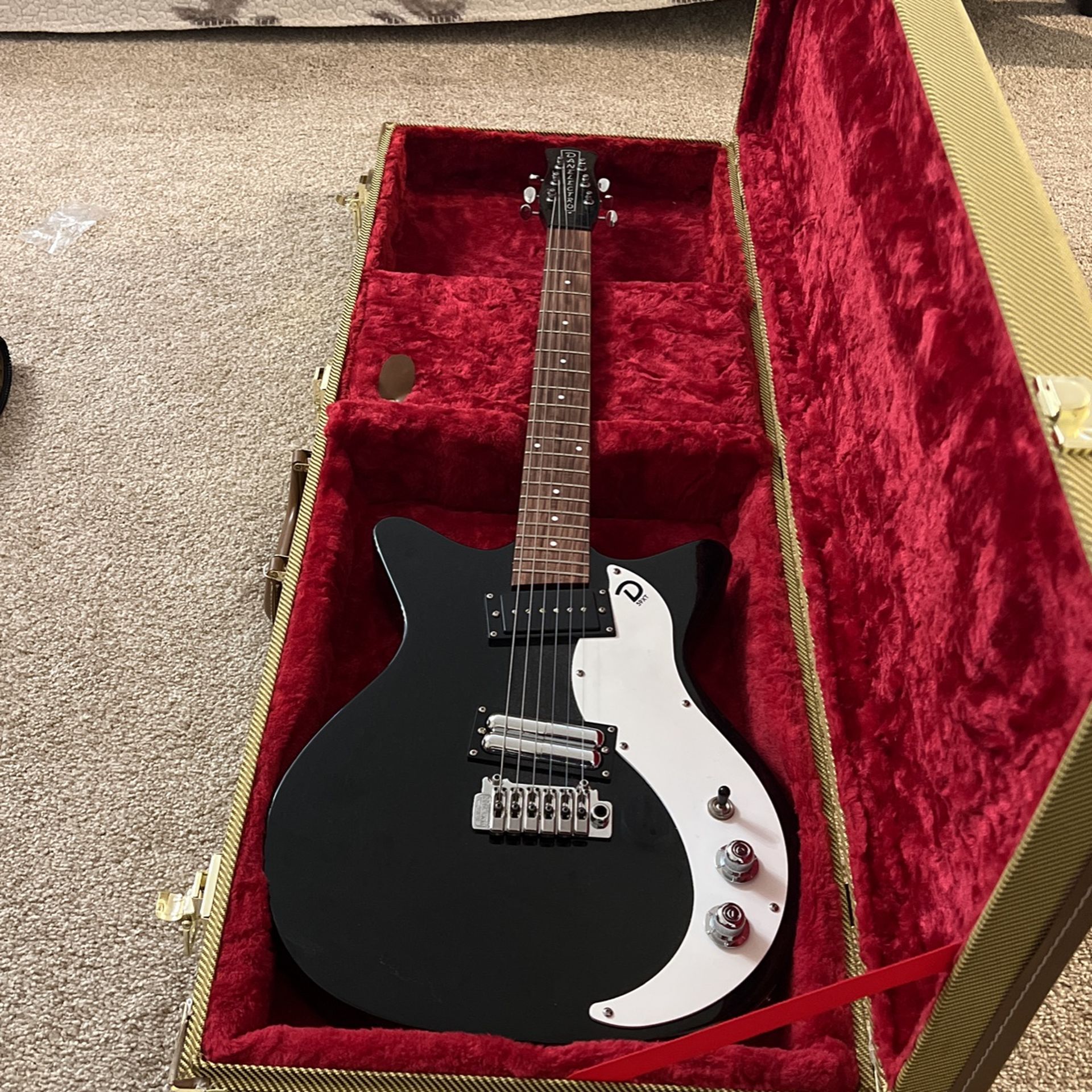Black Danelectro 59xt w/ Velvet Electric Guitar Case Tweed