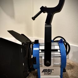 Arri 300 Plus Fresnel Video Production Light Works Excellent