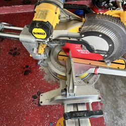 DEWALT DWS779 12” Sliding Compound Miter Saw + Stand