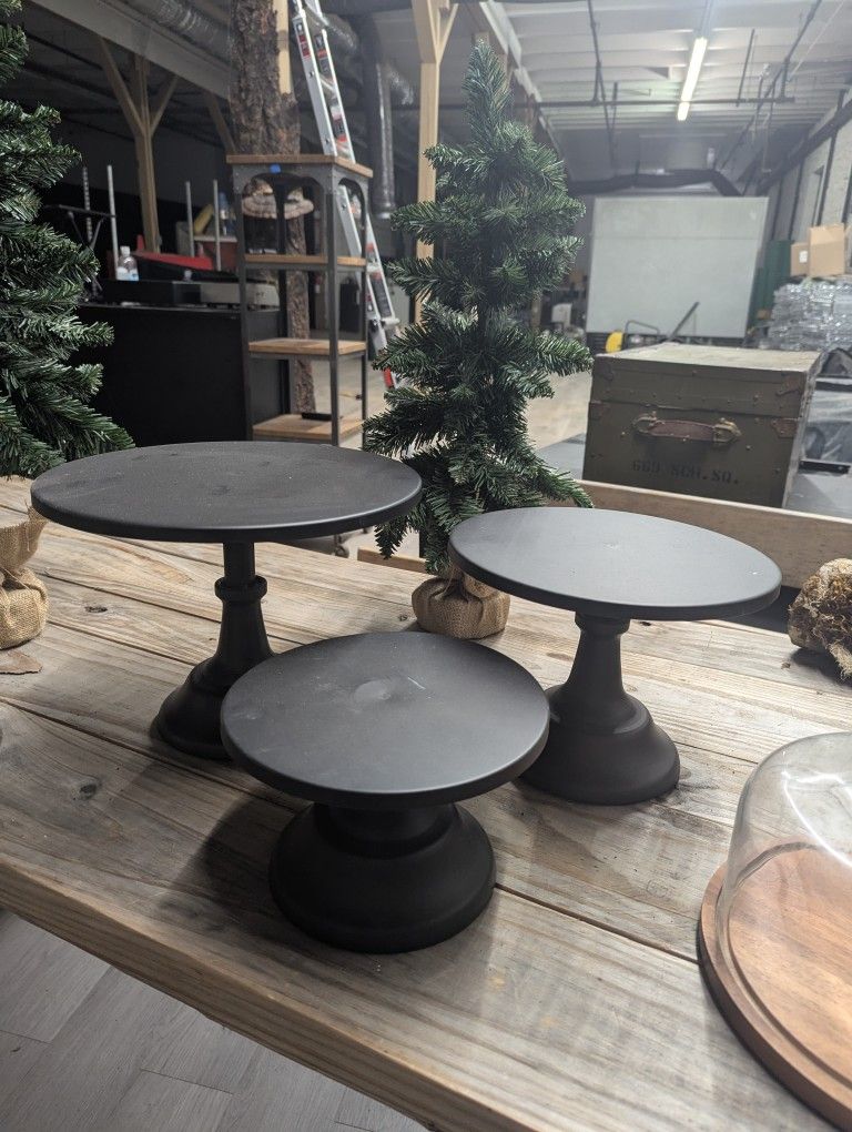 3 Cake Stands