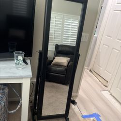 Standing Jewelry mirror airmoire $60