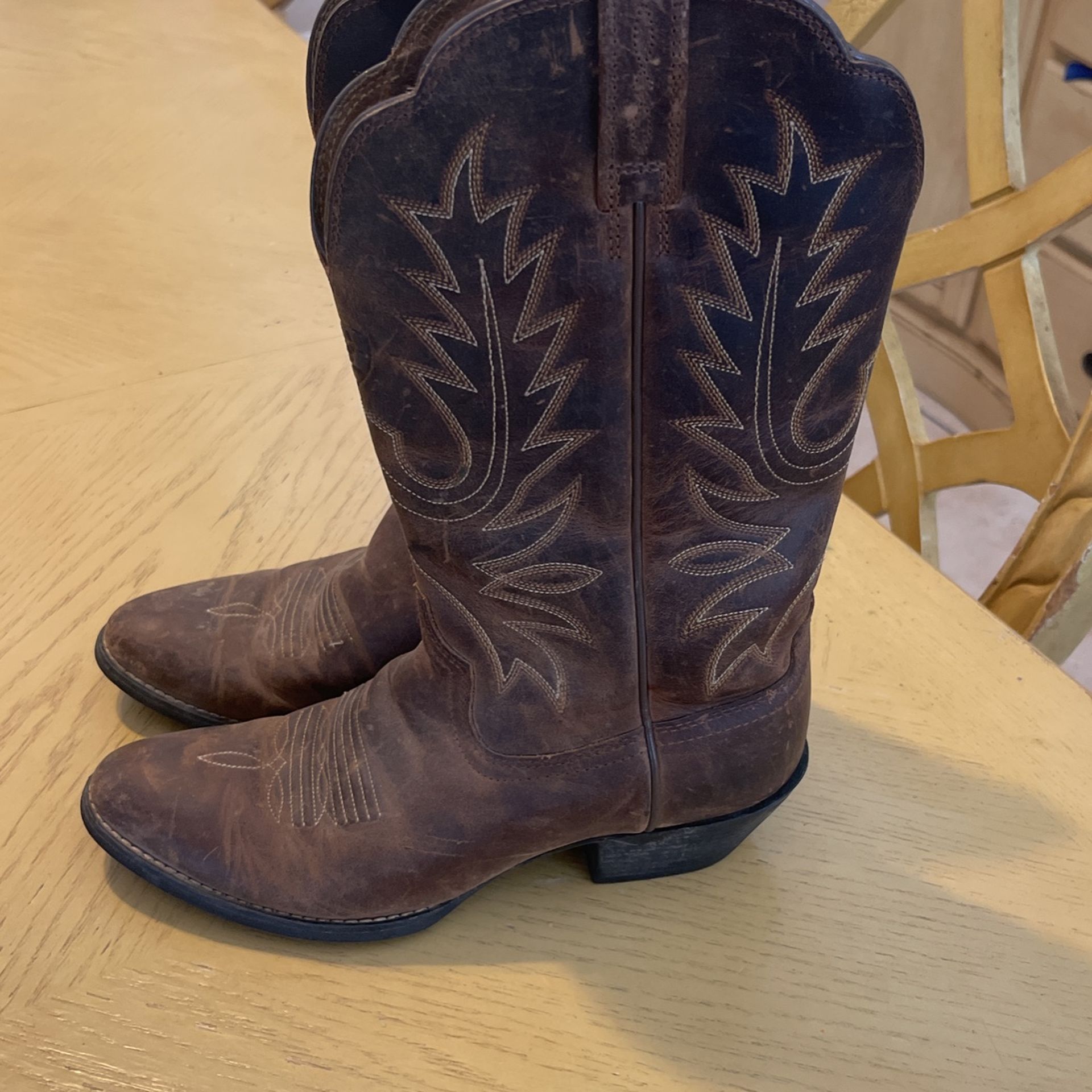 Pair Of ARIAT Western Boots 6B