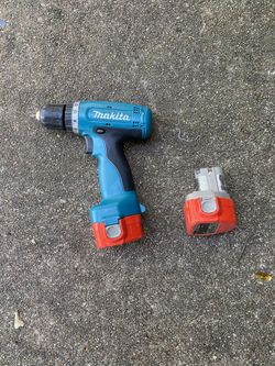 Makita 12v Drill w/2 batteries