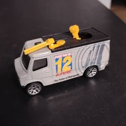 Vintage DC Comics Superman News Van Very Good Condition 1:64 Scale Diecast