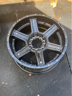 1 LRG 20” wheel 6x5.5/ 6x135 bolt pattern Ford / Chevy