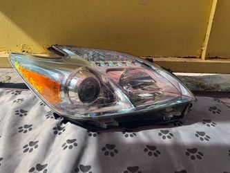 2010-2015 TOYOTA PRIUS RH HEADLIGHT