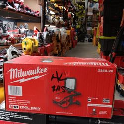 Milwaukee M18 Cordless Light Tool-Only 