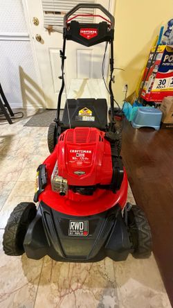 CRAFTSMAN M320 21-in Gas Self-propelled lawn mower with 163-cc Briggs and Stratton Engine