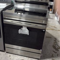 Samsung Electric 28” Stove  NEW OPEN BOX ! EXCELLENT CHOISE AND PRICE !