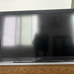 TV With Roku And Wall Mount