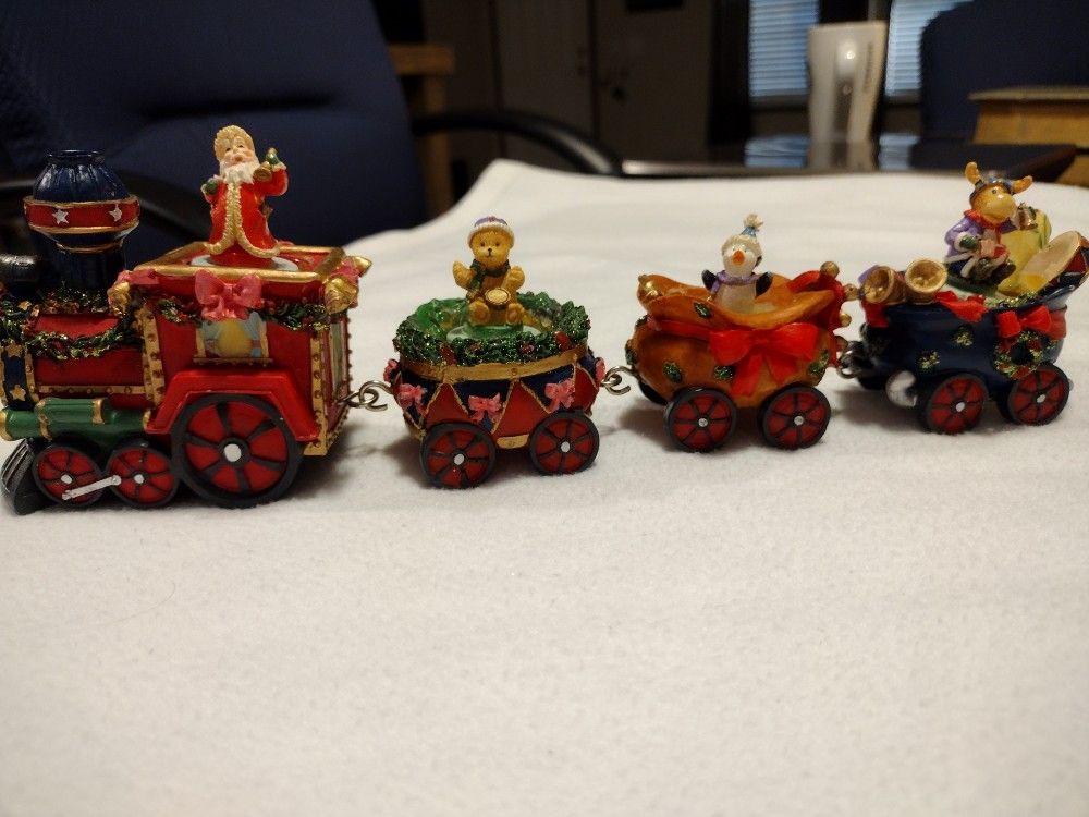 Santa And Friends Christmas Train- No Globe
