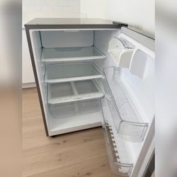 LG Refrigerator Stainless Steel Counter Depth Top Freezer - Like New – Carson City, NV