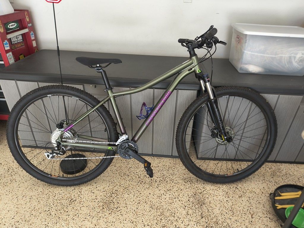New Cannondale Trail 6 29er 29" Size Medium (M)
