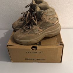 ADIDAS YZY Desert Boots