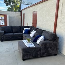 3 Piece Sectional Couch! (FREE DELIVERY 🚚)